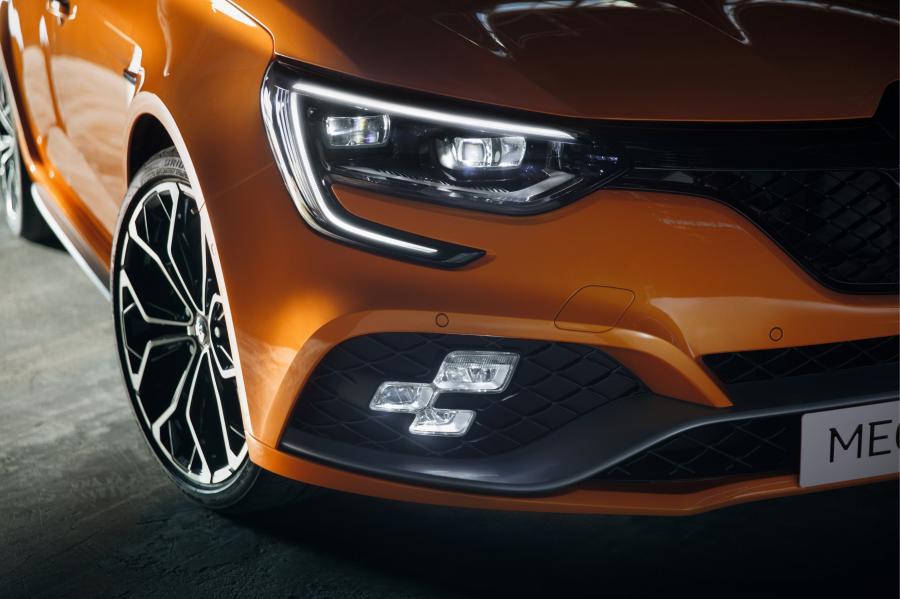 Детали экстерьера Renault Megane R.S. 2017 года  (WW) (фото 11 из 68)